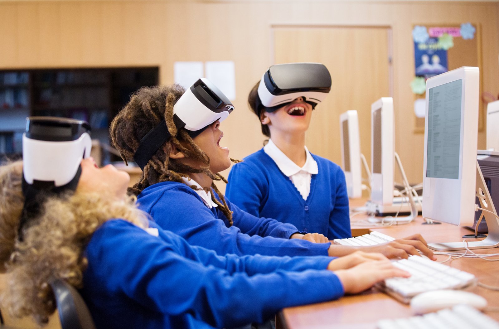 VR students iStock-664198918